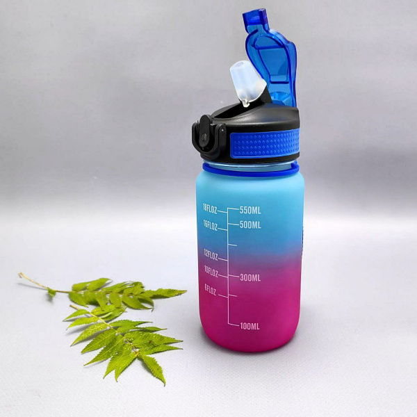 Бутылка для воды 550 мл. с клапаном и разметкой / Двухцветная бутылка для воды и других напитков, цвет РОЗОВО- СИНИЙ 